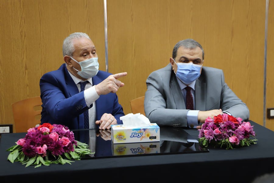 سعفان ومحافظ الأقصر يلتقيان العمالة العائدة من الخارج لمساعدتهم في عمل مشروعات صغيرة