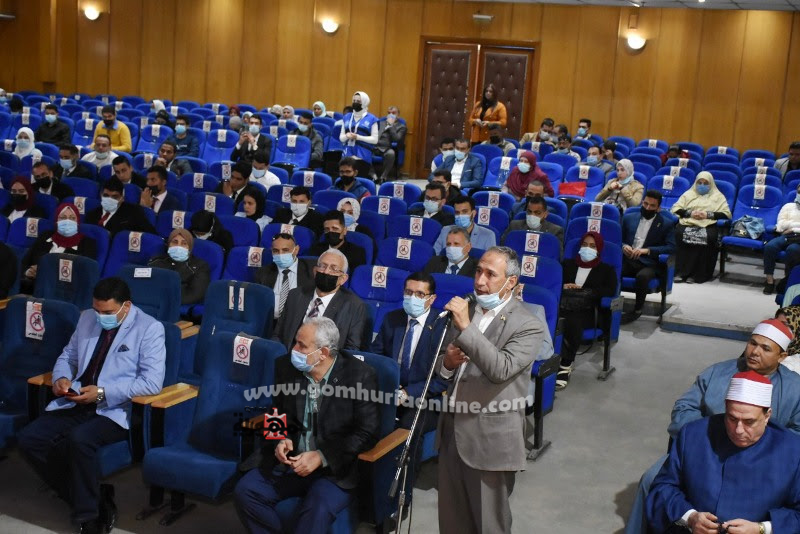 محافظ الشرقية: يحذر الشباب من الانسياق وراء الشائعات