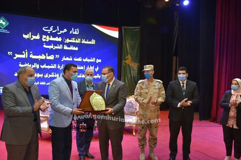 محافظ الشرقية: يحذر الشباب من الانسياق وراء الشائعات