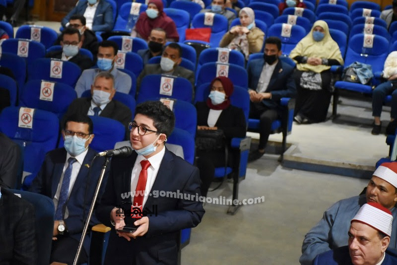 محافظ الشرقية: يحذر الشباب من الانسياق وراء الشائعات