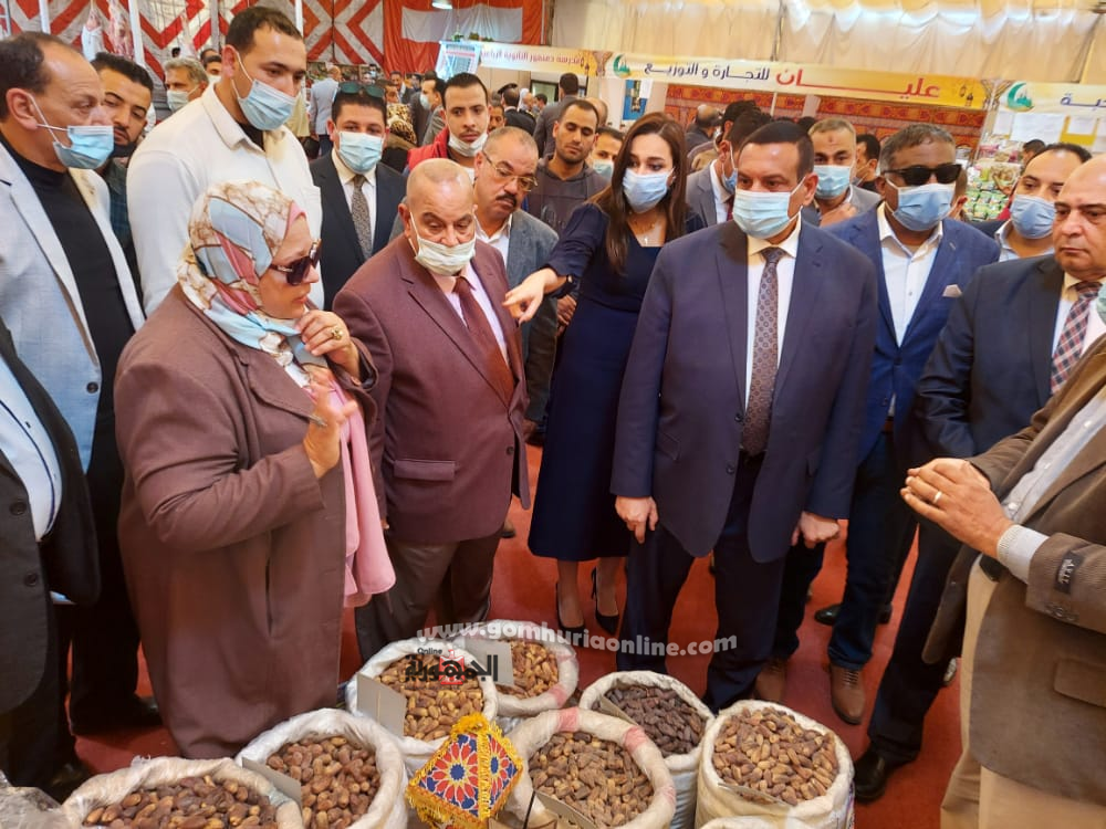 بالصور .. محافظ البحيرة  يفتتح معرض مستلزمات رمضان  بأرض المعارض بدمنهور 