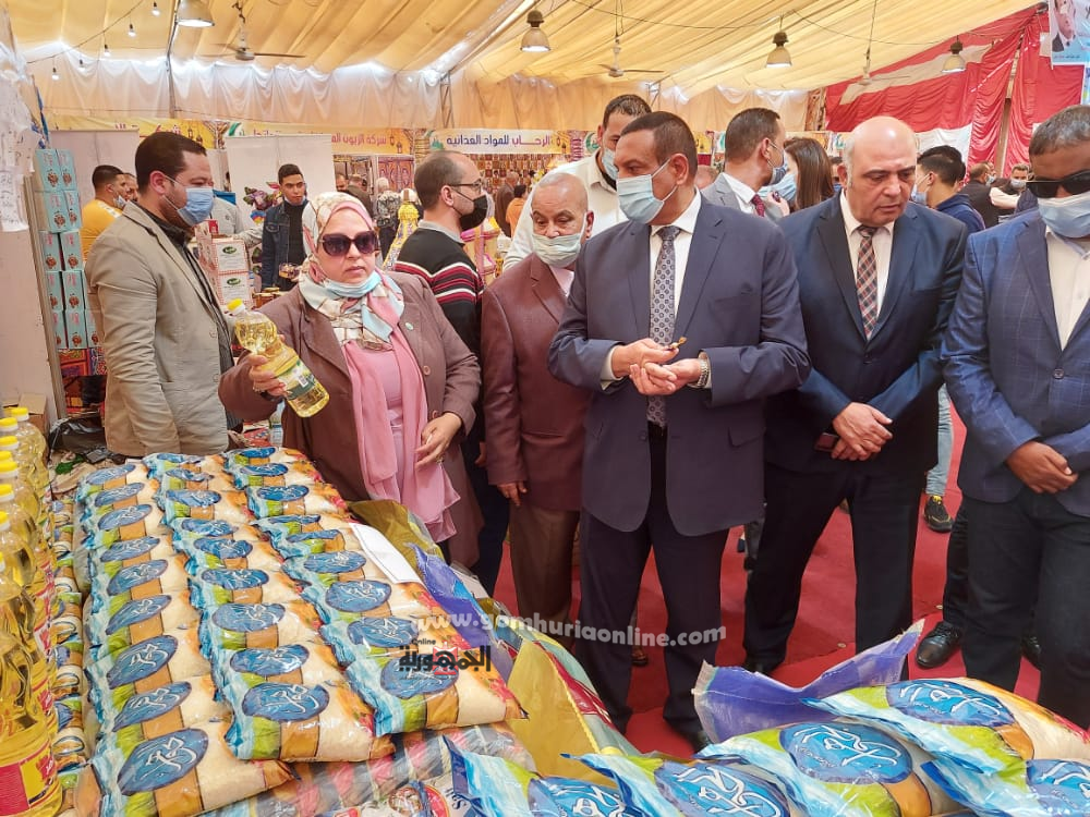 بالصور .. محافظ البحيرة  يفتتح معرض مستلزمات رمضان  بأرض المعارض بدمنهور 