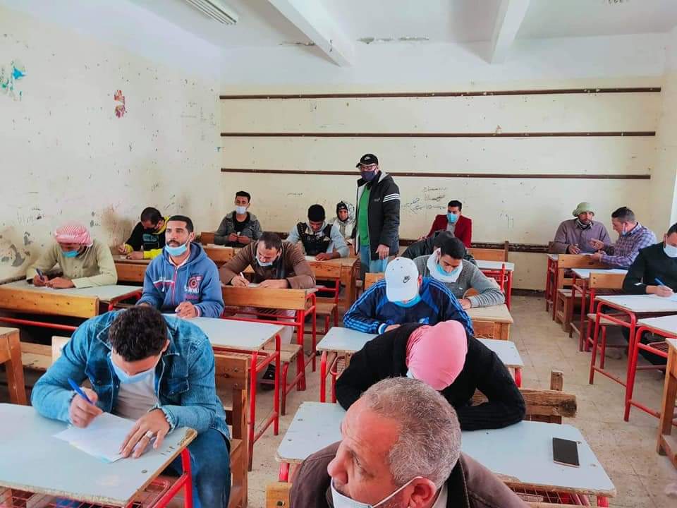 بدء امتحانات دورة ابريل لمحو الأمية وتعليم الكبار  بالبحيرة..صور