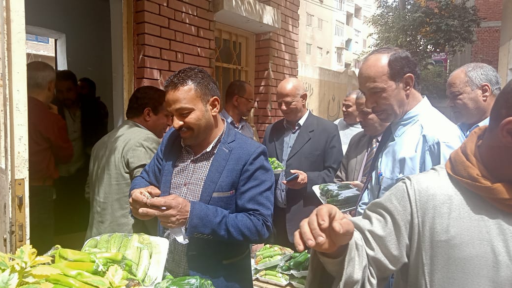 ١٦ منفذا تجاريا  لبيع   منتجات  التعليم  الفني  بالجيزة ... صور