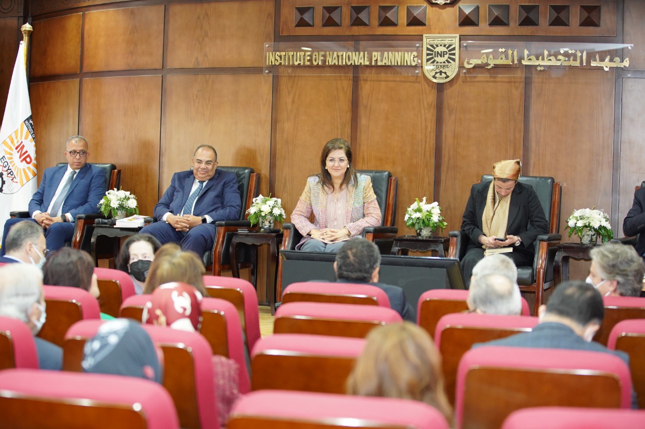 جيفري ساكس: مصر لديها فرصة لتحقيق التقدم بالتركيز على اقتصاد المعرفة والطاقة المتجددة والتعليم الفني