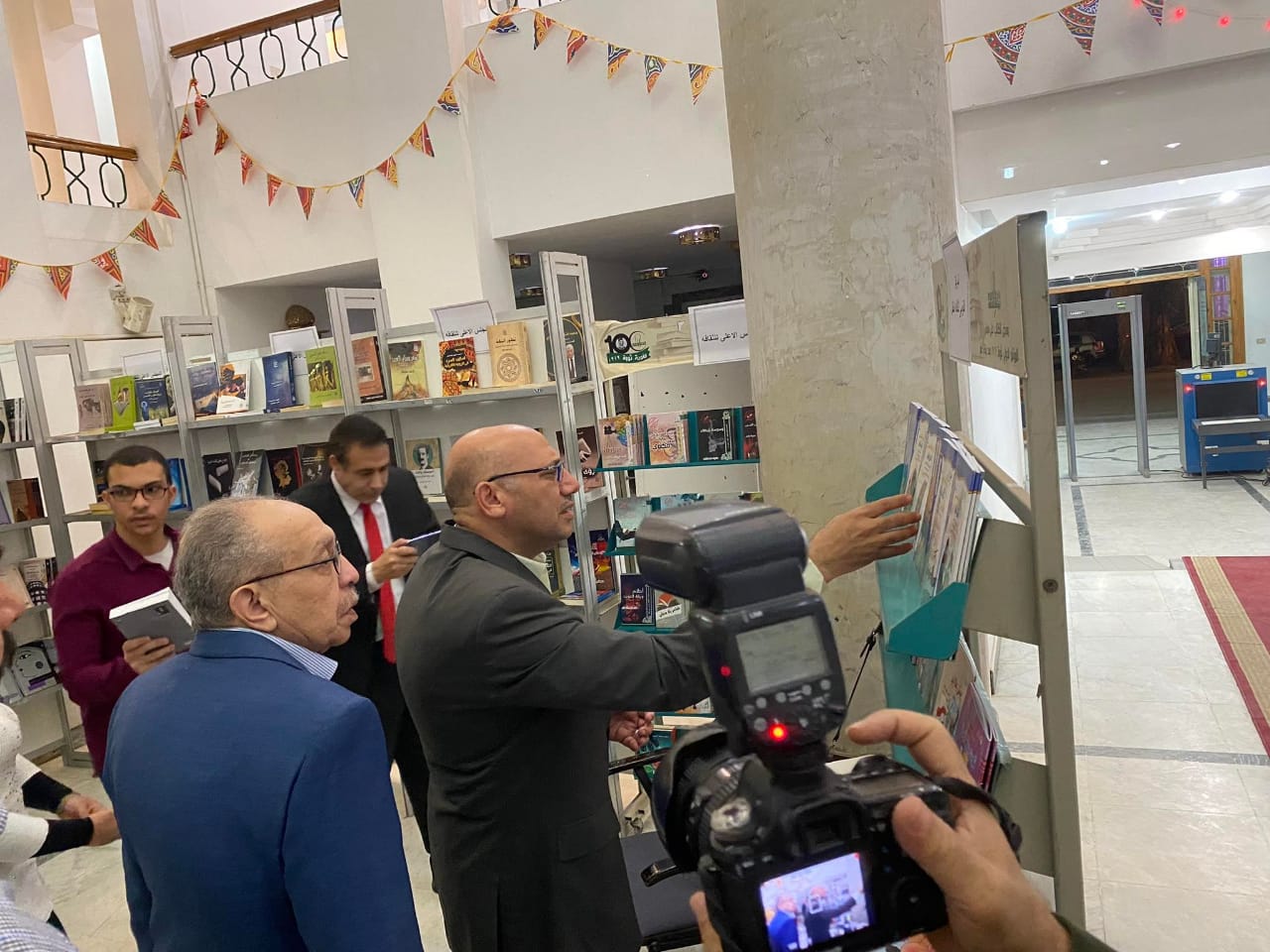 افتتاح الدورة الثانية من معرض الكتاب المسرحى بالأعلى للثقافة  صور