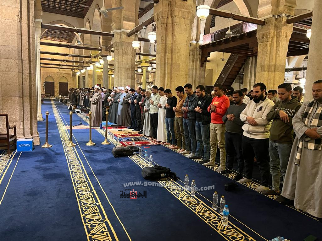 الجامع الأزهر يؤدي صلاة العشاء والتراويح برواية ورش والدوري ورويس