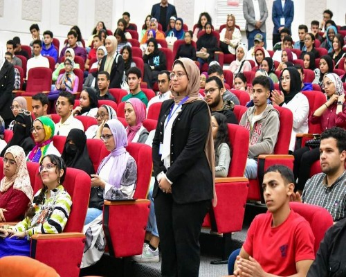 رئيس جامعة بنها يفتتح ندوة الابتزاز الإلكتروني بمقر العبور