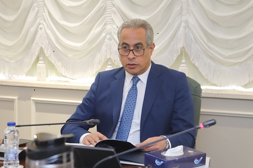 وزير العمل   حسن شحاتة