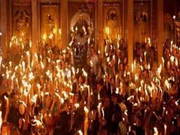 سبت النور..الإفتاء توضح حكم تهنئة الأقباط وضوابط المشاركة 