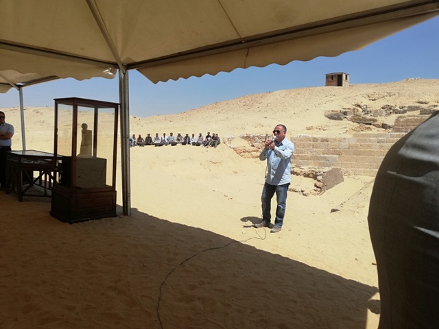  العناني: اكتشاف مقبرتين لكاهنين من الأسرة الخامسة بمنطقة الأهرامات 