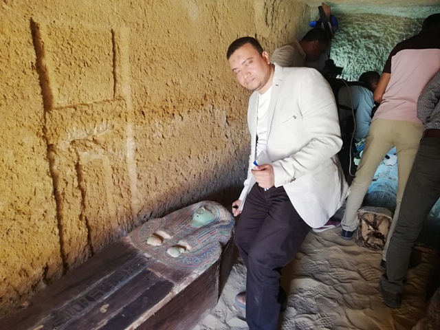  العناني: اكتشاف مقبرتين لكاهنين من الأسرة الخامسة بمنطقة الأهرامات 