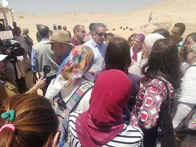  العناني: اكتشاف مقبرتين لكاهنين من الأسرة الخامسة بمنطقة الأهرامات 