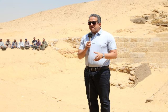  العناني: اكتشاف مقبرتين لكاهنين من الأسرة الخامسة بمنطقة الأهرامات 