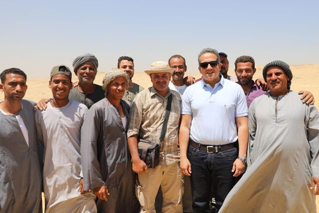  العناني: اكتشاف مقبرتين لكاهنين من الأسرة الخامسة بمنطقة الأهرامات 