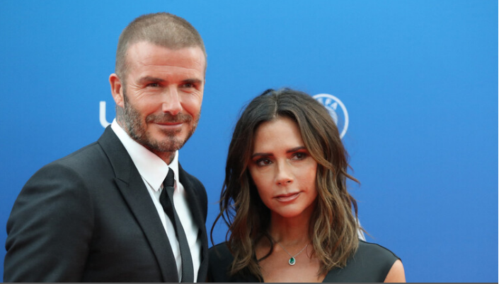 بيكهام وزوجته فيكتوريا 