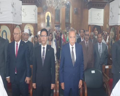 محافظ القليوبية يشهد قداس عيد القيامة المجيد بكنيسة السيدة العذراء ببنها