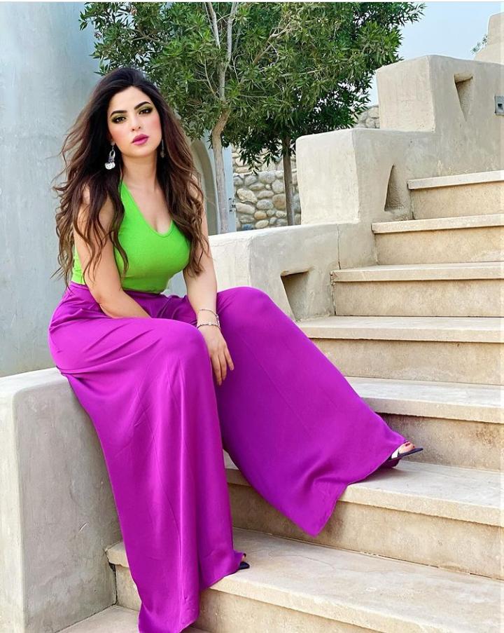بألوان مبهجة.. ميرنا جميل تخطف القلوب عبر إنستجرام (صور)