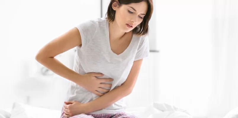 ألم البطن ليس دائمًا بسيطًا .. علامات تستوجب مراجعة الطبيب فورًا 