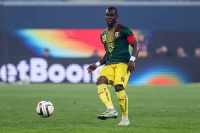 أليو ديانج يقود تشكيل منتخب مالي في المباراة الودية أمام إيران 