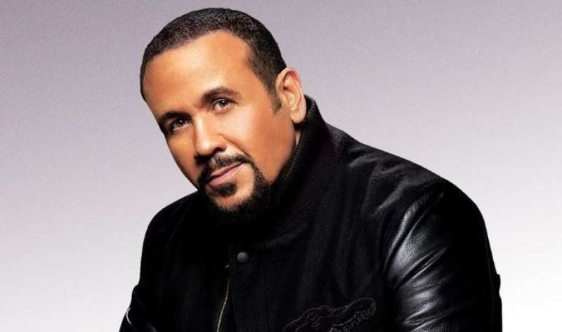 المطرب هشام عباس