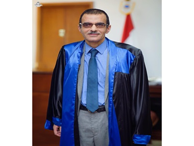 الدكتور حاتم سلامة أستاذ الأدب الإنجليزي، ورئيس قسم اللغة الإنجليزية وآدابها بجامعة العريش