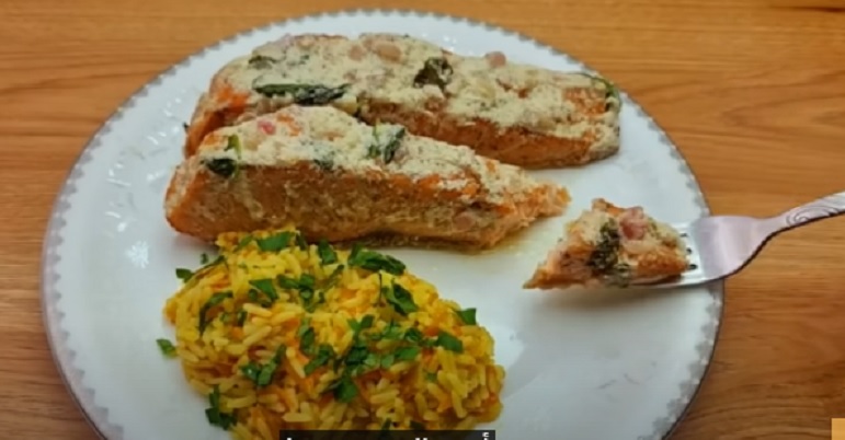 سالمون مع صوص الكريمة 