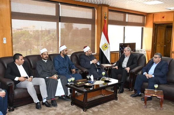 رئيس جامعة القناة يستقبل وفد الدعوة والإعلام الدينى بمجمع البحوث الإسلامية..صور