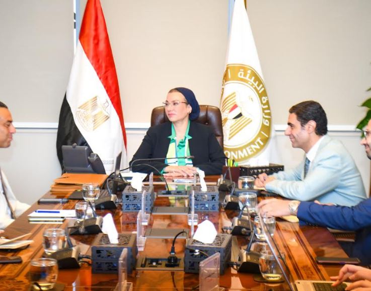  وزيرة البيئة