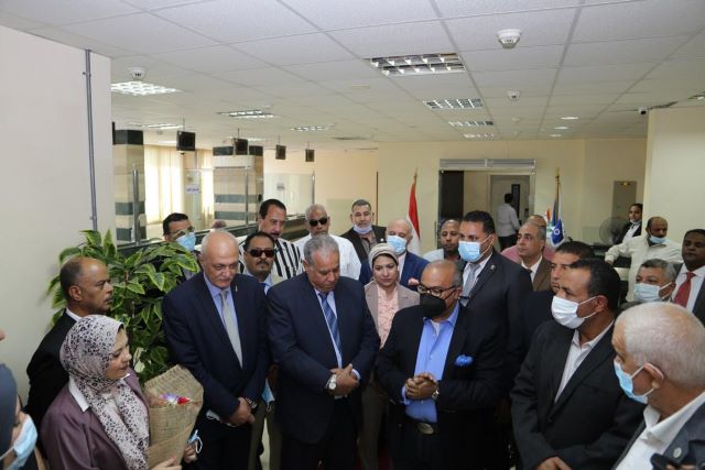 محافظ السويس يستقبل عشماوى لبحث آليات تنفيذ أول منطقة تجارية لوجستية.. بالصور