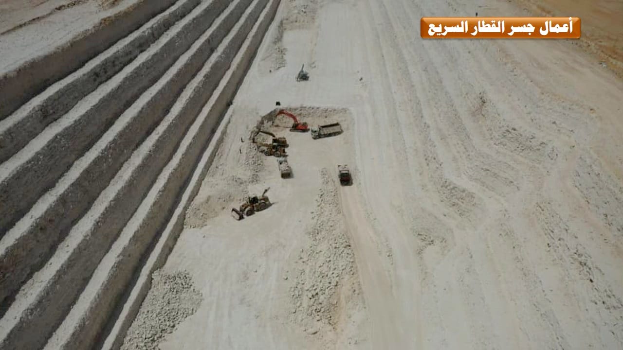 وزير النقل يتفقد مشروع الخط الأول للقطار الكهربائي السريع