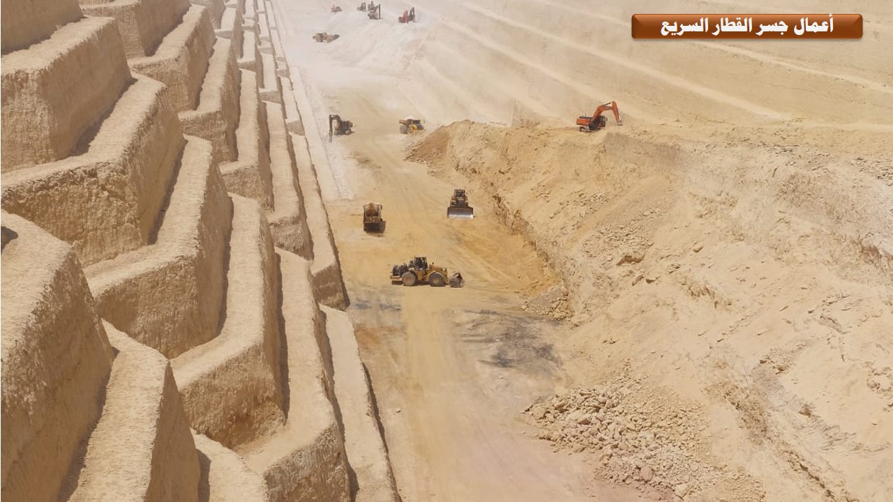 وزير النقل يتفقد مشروع الخط الأول للقطار الكهربائي السريع