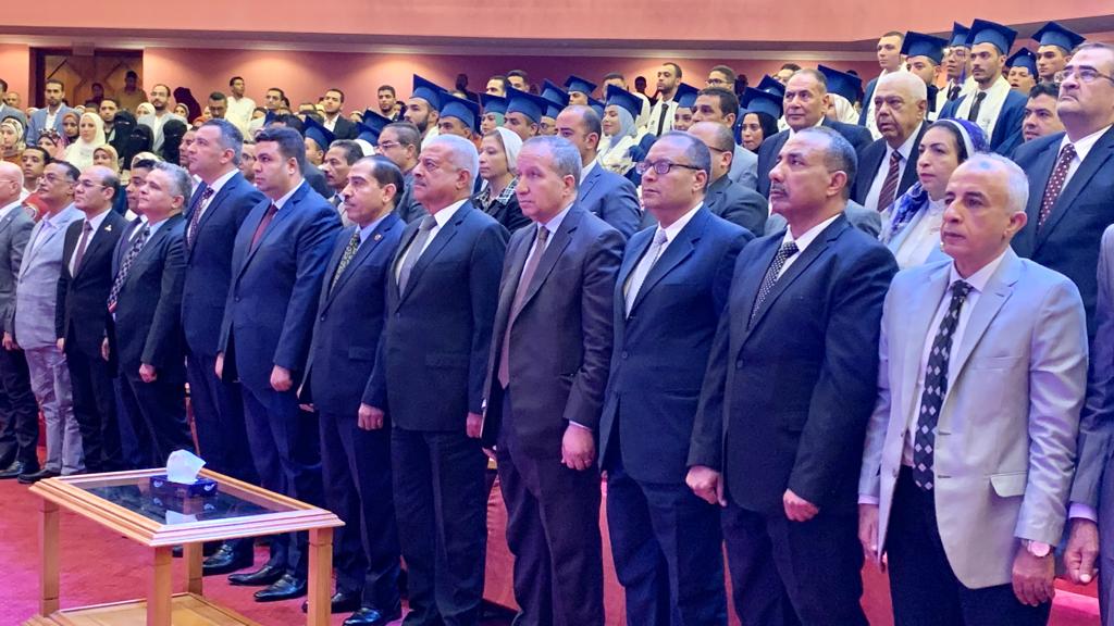 تخريج الدفعة الأولى في كلية الهندسة بجامعة السويس 