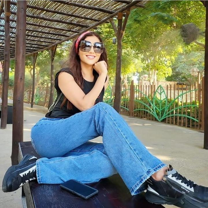 شاهد.. مى عمر تلفت الأنظار في أحدث ظهور عبر إنستجرام