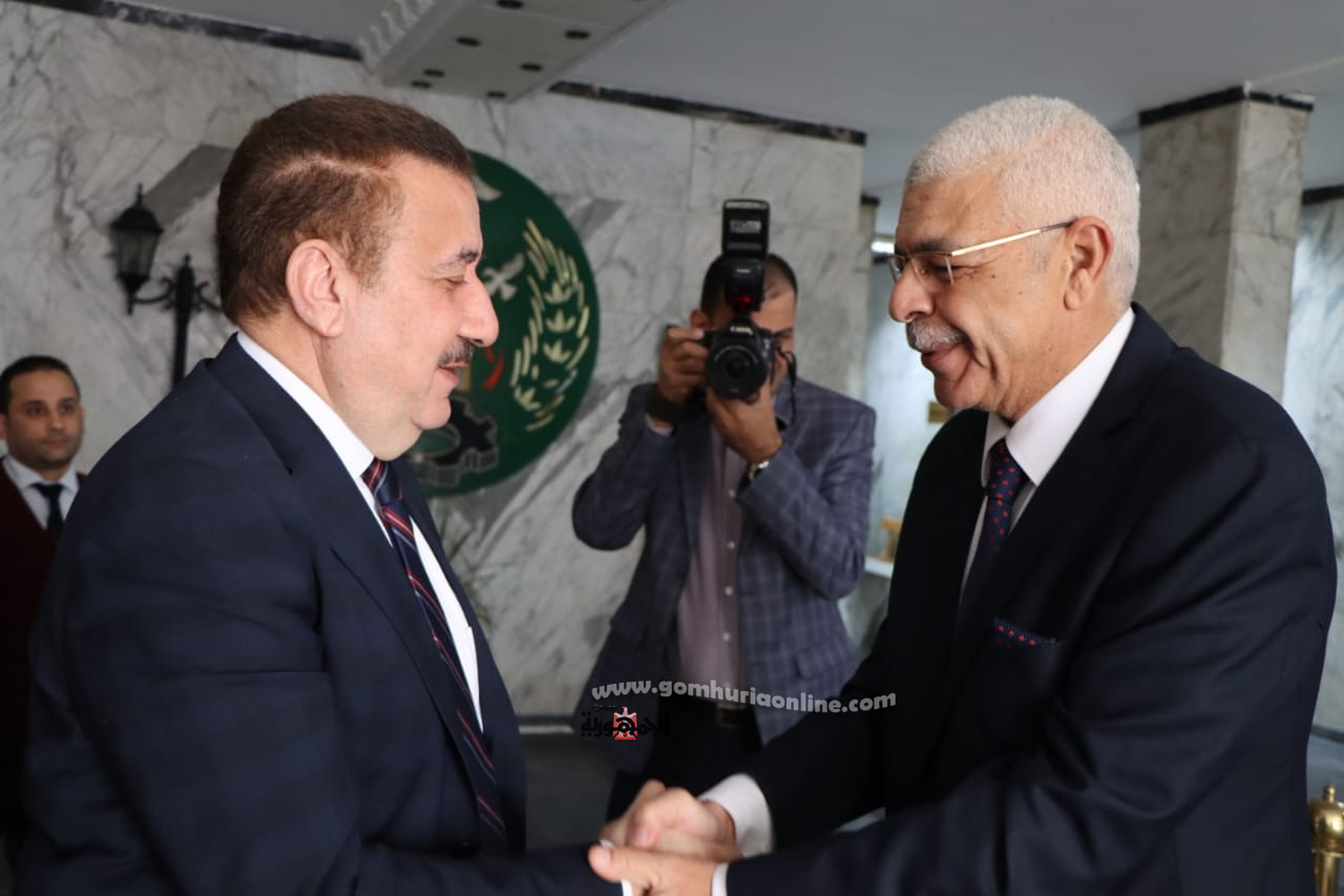 اللواء إبراهيم أبو ليمون محافظ المنوفية أثناء إستقباله الدكتور أحمد القاصد رئيس جامعة المنوفية