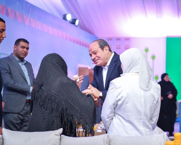  زيارة السيسى التاريخية.. أسعدت السوهاجية ومحافظات قبلى التى كانت يوما منسية