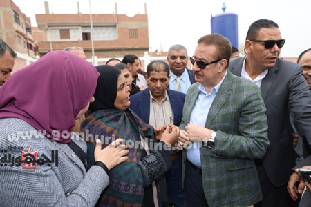 محافظ المنوفية يستمع لطلبات المواطنين خلال جولته بمركز ومدينة الباجور اليوم