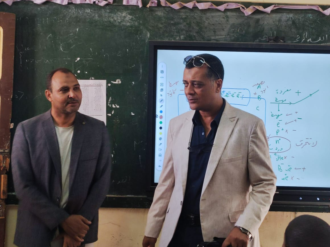 استبعاد مديرمدرسة بنقادة وتعليمات بتسليم الكتب دون ربطها بالمصروفات