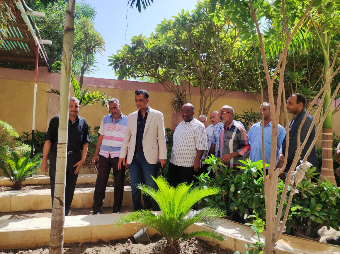 استبعاد مديرمدرسة بنقادة وتعليمات بتسليم الكتب دون ربطها بالمصروفات