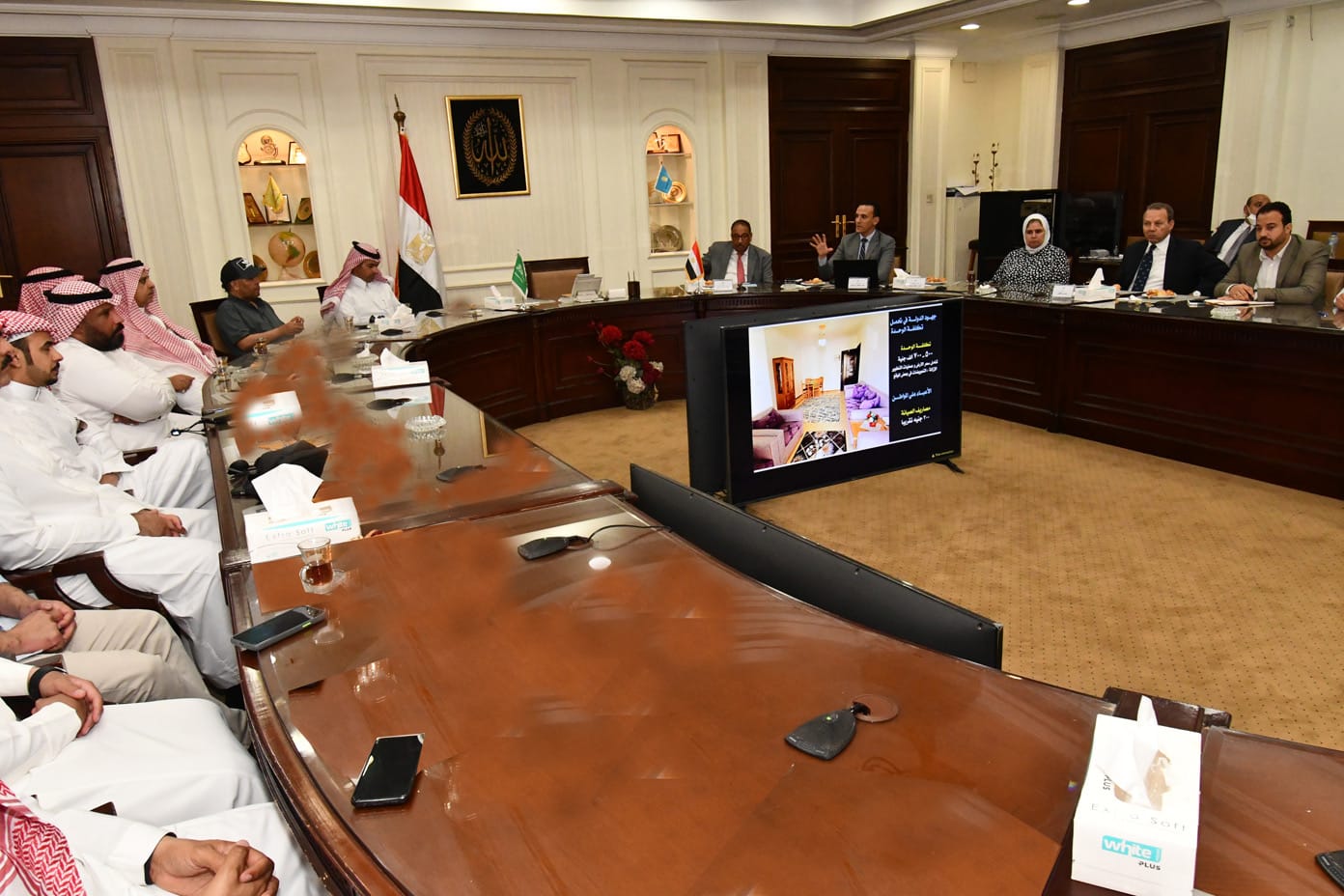 مسئولو الإسكان يلتقون وفدا سعوديا لعرض التجربة المصرية لتطوير العشوائ