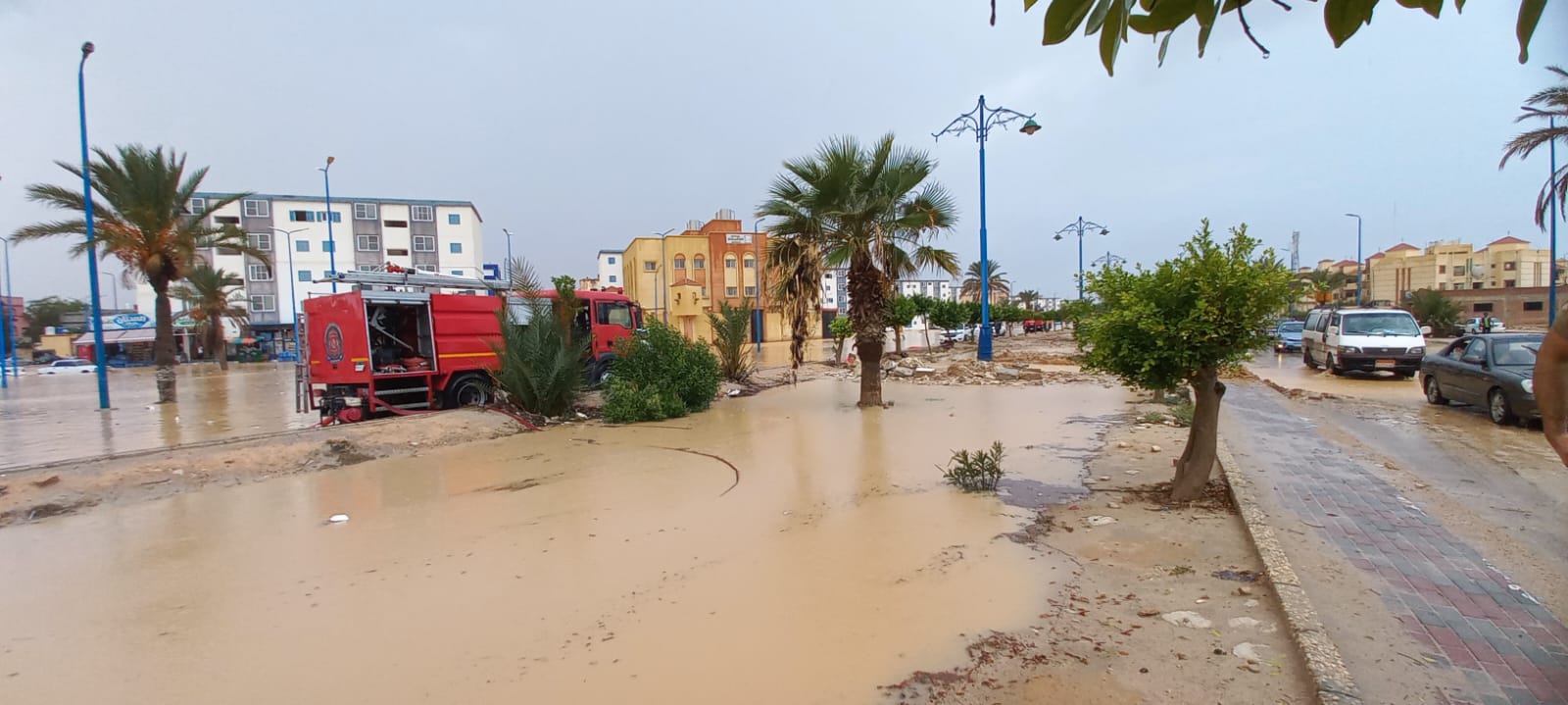 محافظ مطروح يتابع سحب تراكم مياه الامطار بمرسي مطروح