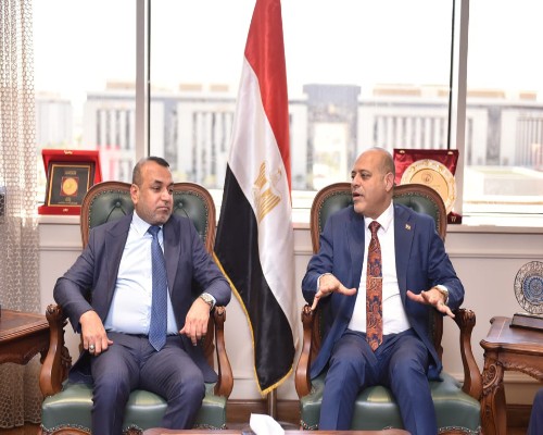 وزير العمل يلتقي نظيره العراقي