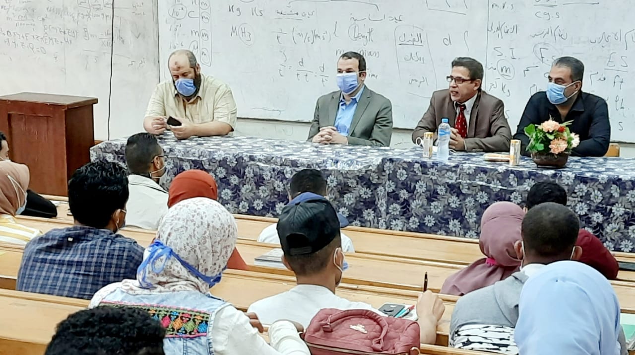 لقاءات تعريفية بكلية التكنولوجيا والتعليم والبرامج الجديدة 