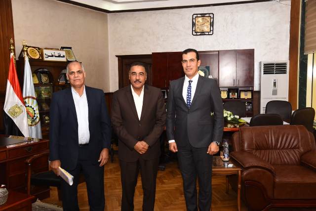 محافظ مطروح يستقبل فخرالدين مدير مركز العزيمة وعلاج الادمان.. بالصور