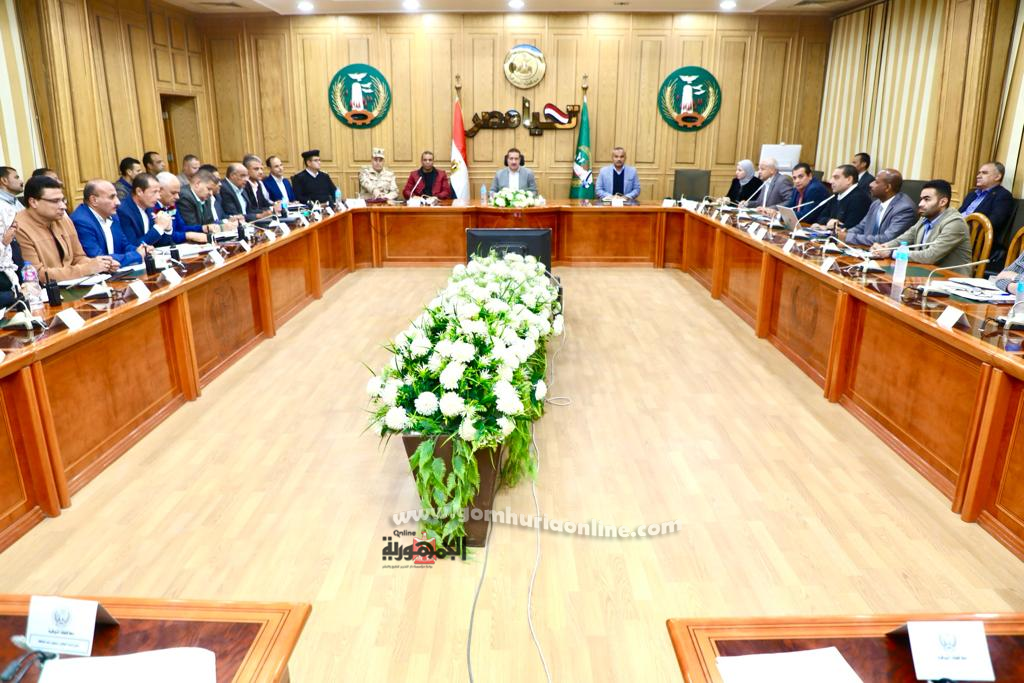 محافظ المنوفية خلال الإجتماع
