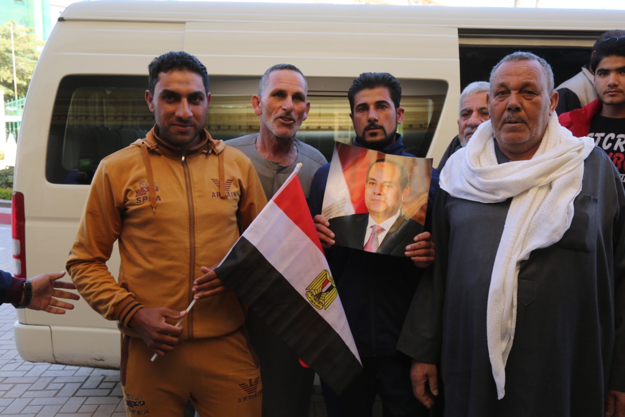 محافظ كفرالشيخ يستقبل الصيادين العائدين عقب احتجازهم فى اليمن.صور