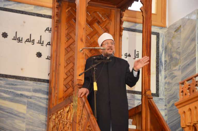 وزير الاوقاف يخطب الجمعة