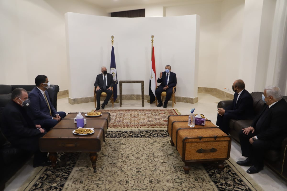 سعفان وفودة يسلمان 120 وثيقة تأمين تكافلي للعمالة غير المنتظمة بمتحف شرم الشيخ