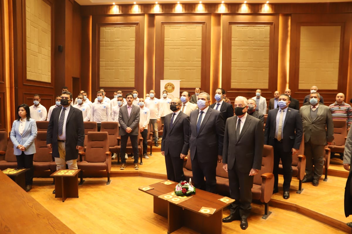 سعفان وفودة يسلمان 120 وثيقة تأمين تكافلي للعمالة غير المنتظمة بمتحف شرم الشيخ