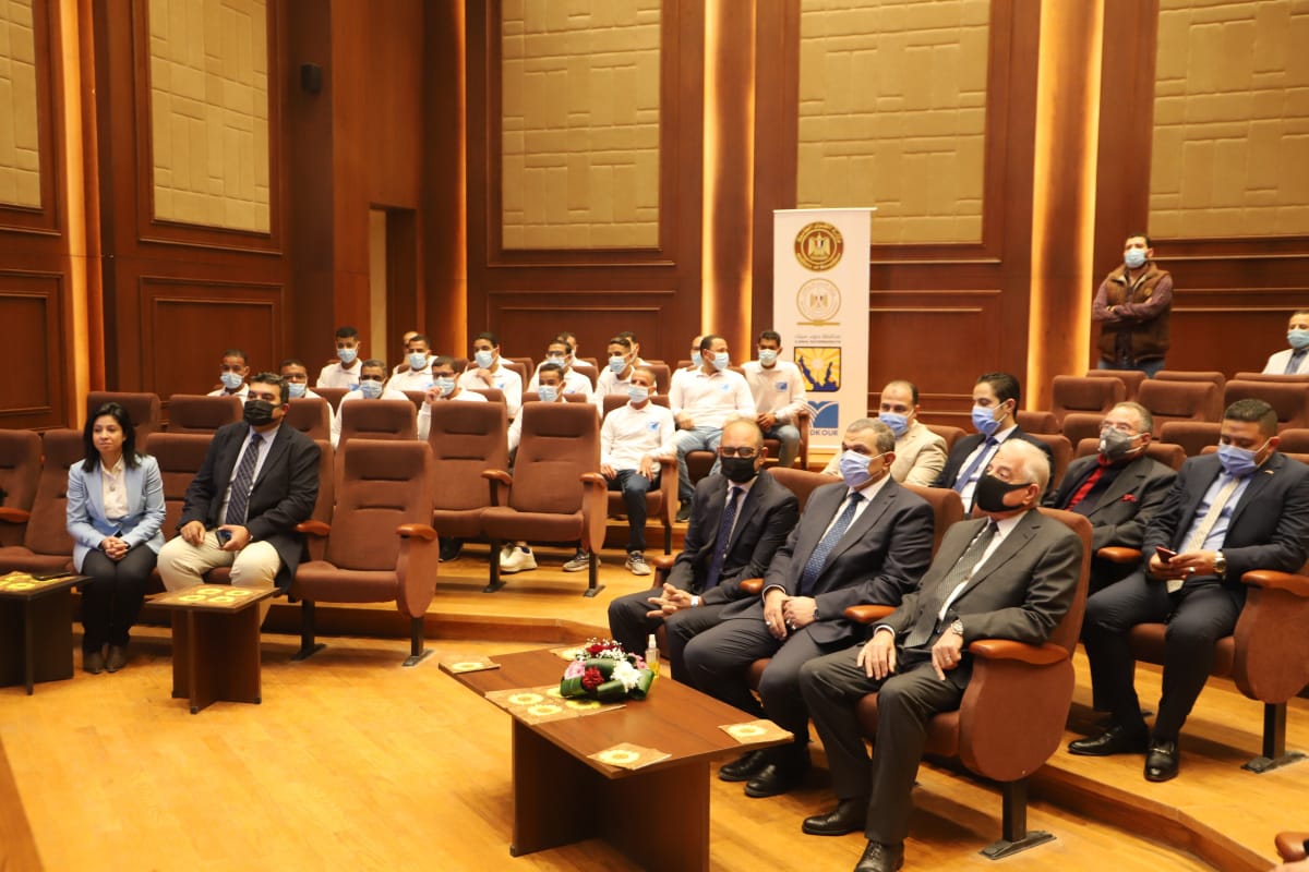 سعفان وفودة يسلمان 120 وثيقة تأمين تكافلي للعمالة غير المنتظمة بمتحف شرم الشيخ